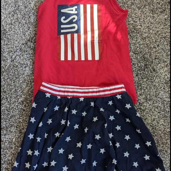 ALOT OF CLOTHES - Picture 6 of 12